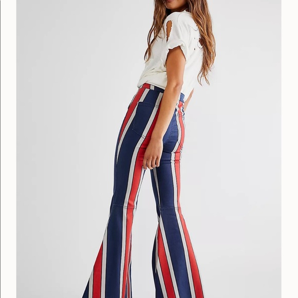 Free people Just Float On Printed Flare Jeans $98 - Picture 3 of 11